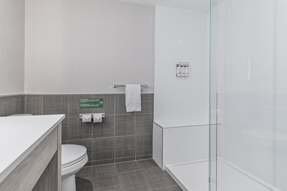 holiday inn express hotel saint hyacinthe by ihg