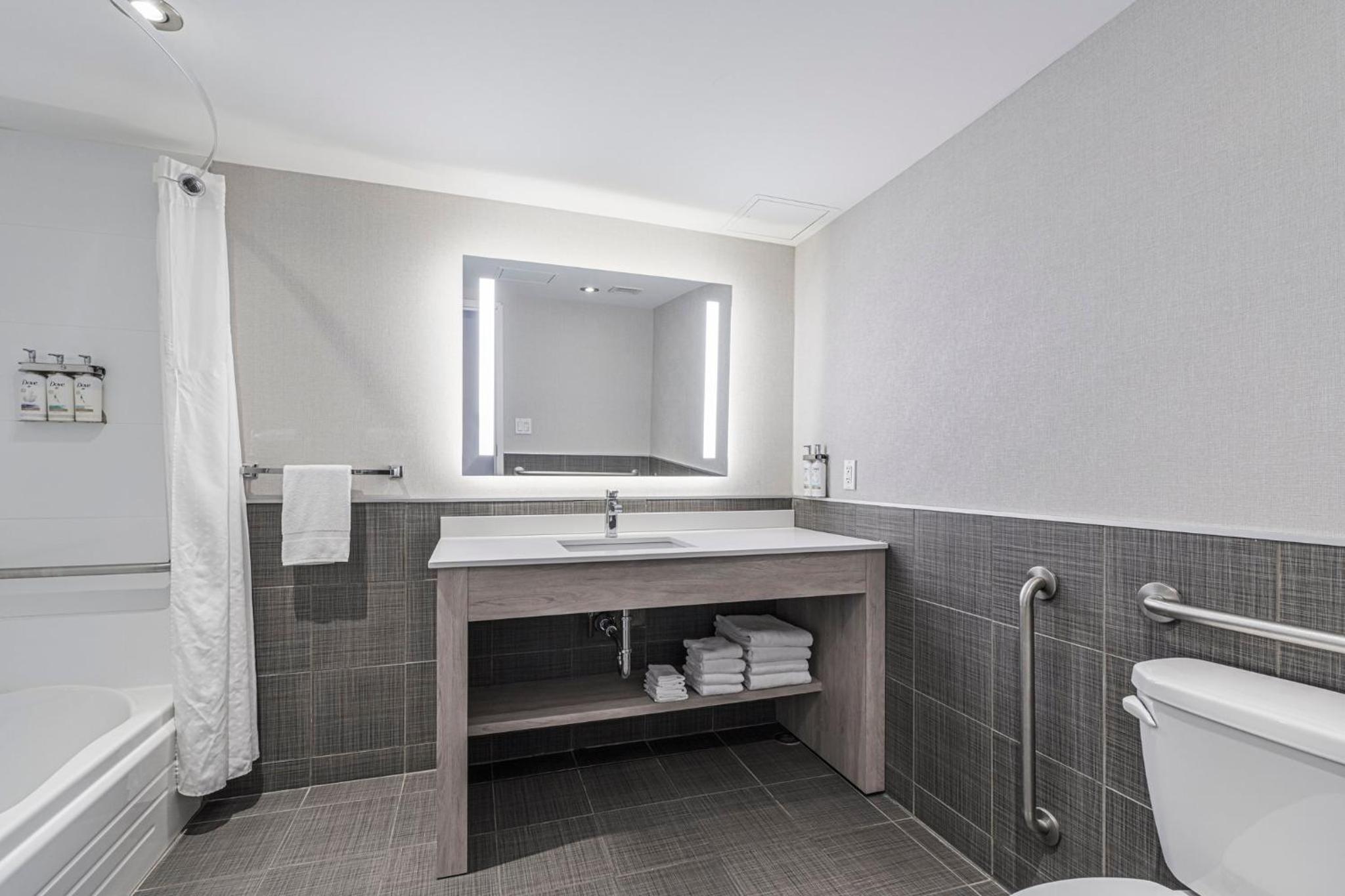 holiday inn express hotel saint hyacinthe by ihg
