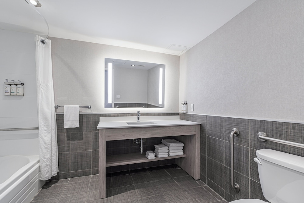 holiday inn express hotel saint hyacinthe by ihg