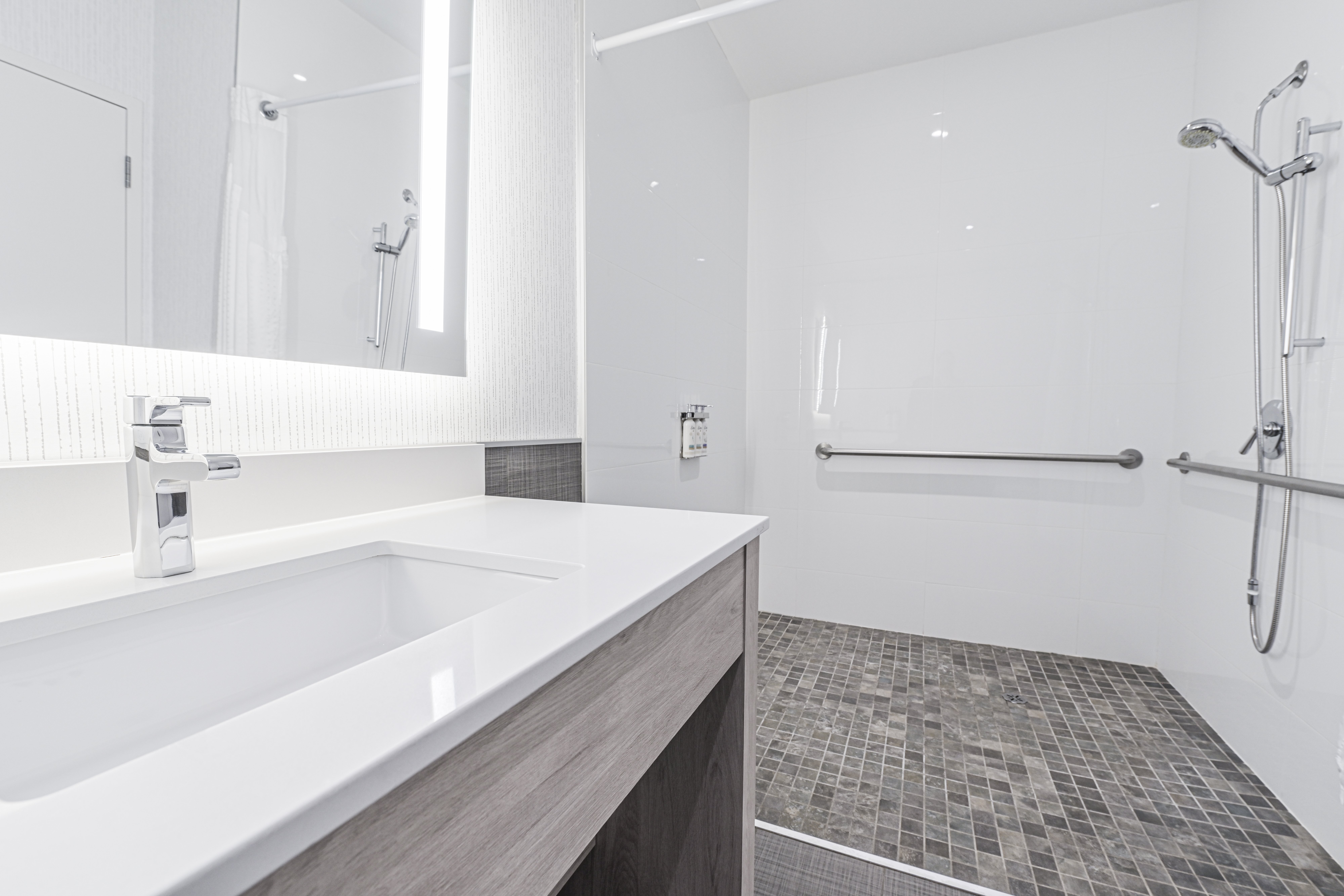 holiday inn express hotel saint hyacinthe by ihg