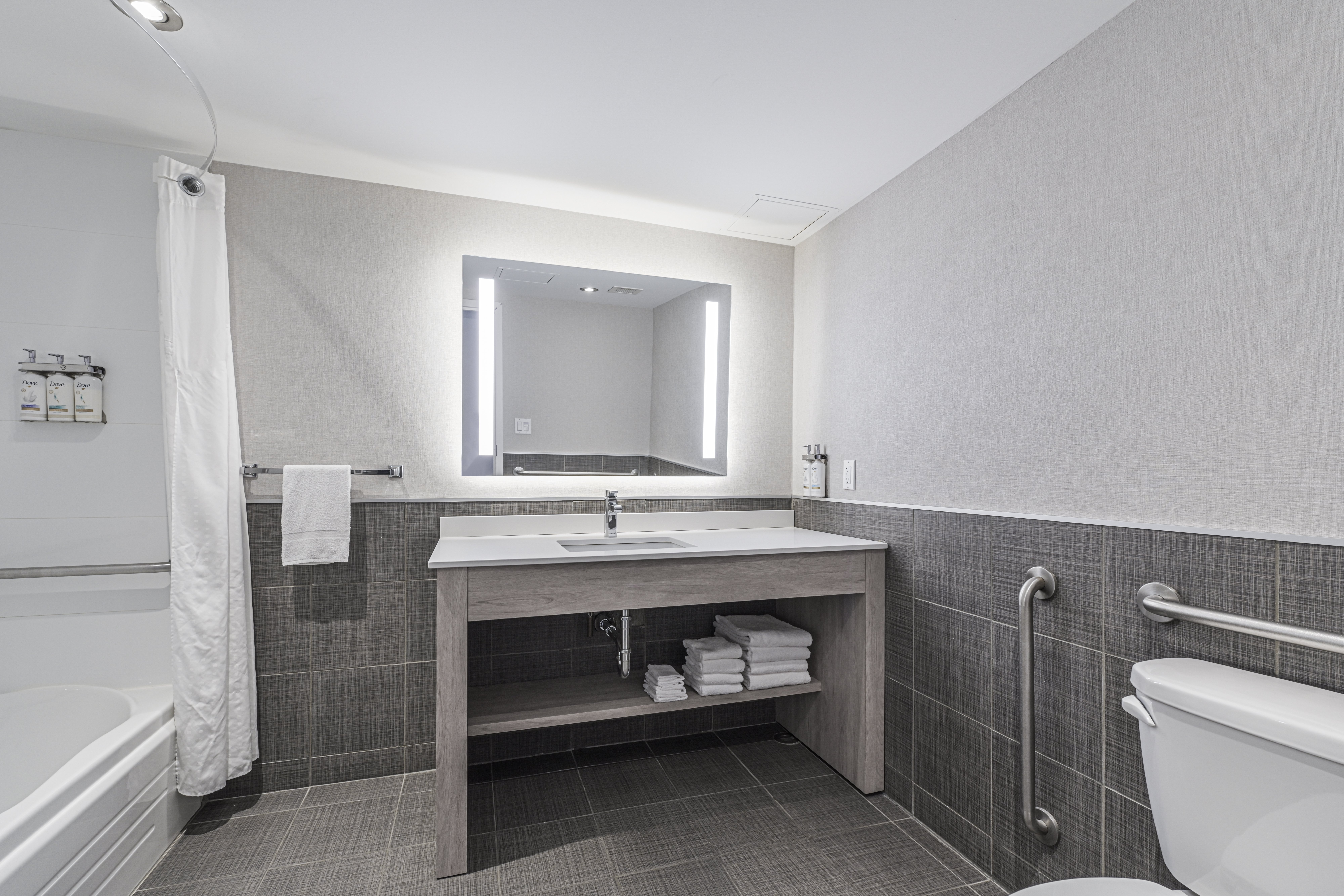 holiday inn express hotel saint hyacinthe by ihg