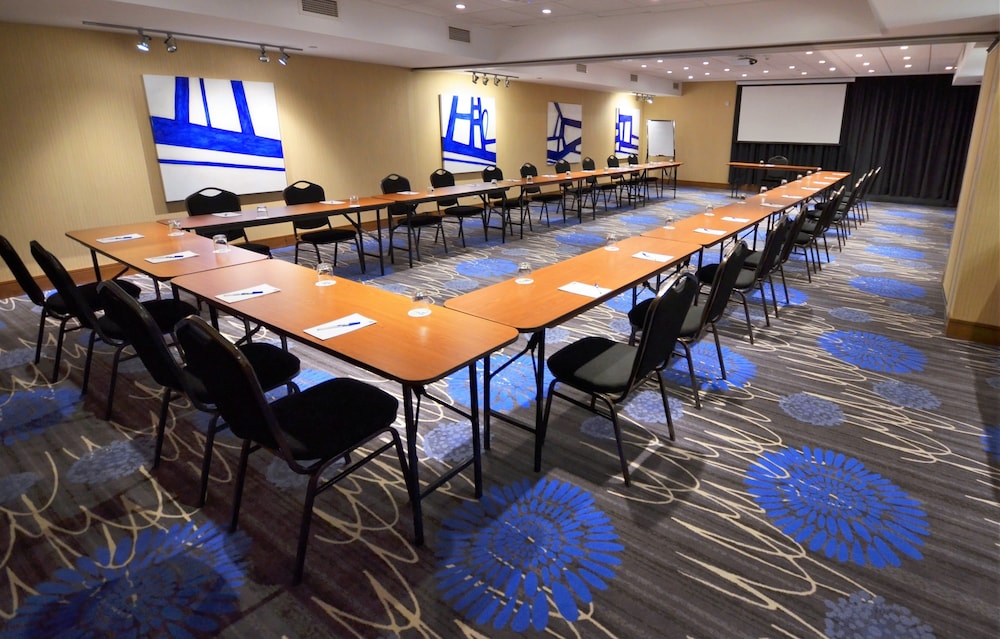 holiday inn express hotel saint hyacinthe by ihg