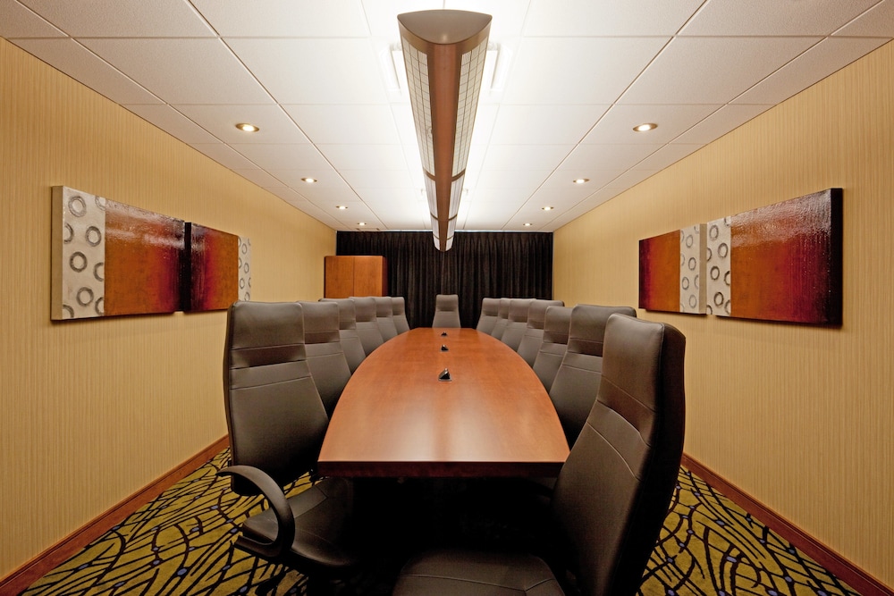 holiday inn express hotel saint hyacinthe by ihg