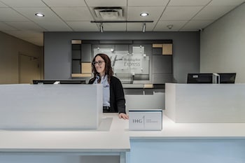 Holiday Inn Express Hotel Saint - Hyacinthe By Ihg,Quebec City>>Montreal,3 star
