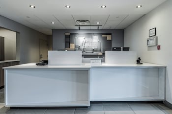 Holiday Inn Express Hotel Saint - Hyacinthe By Ihg,Quebec City>>Montreal,3 star