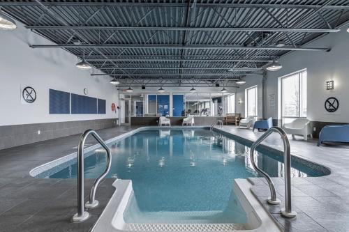 holiday inn express hotel saint hyacinthe by ihg