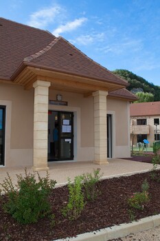 Vacanceole - Residence Le Clos Du Rocher,Near Musee National De Prehistoire,3 star