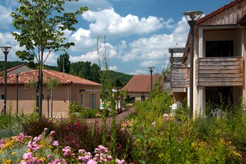 Vacanceole - Residence Le Clos Du Rocher,Near Musee National De Prehistoire,3 star
