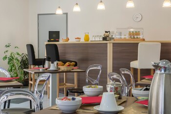 Vacanceole - Residence Le Clos Du Rocher,Near Musee National De Prehistoire,3 star