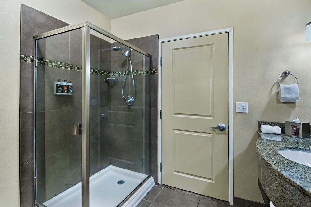oxford suites silverdale