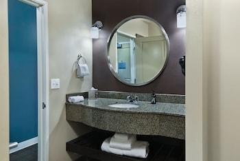 oxford suites silverdale