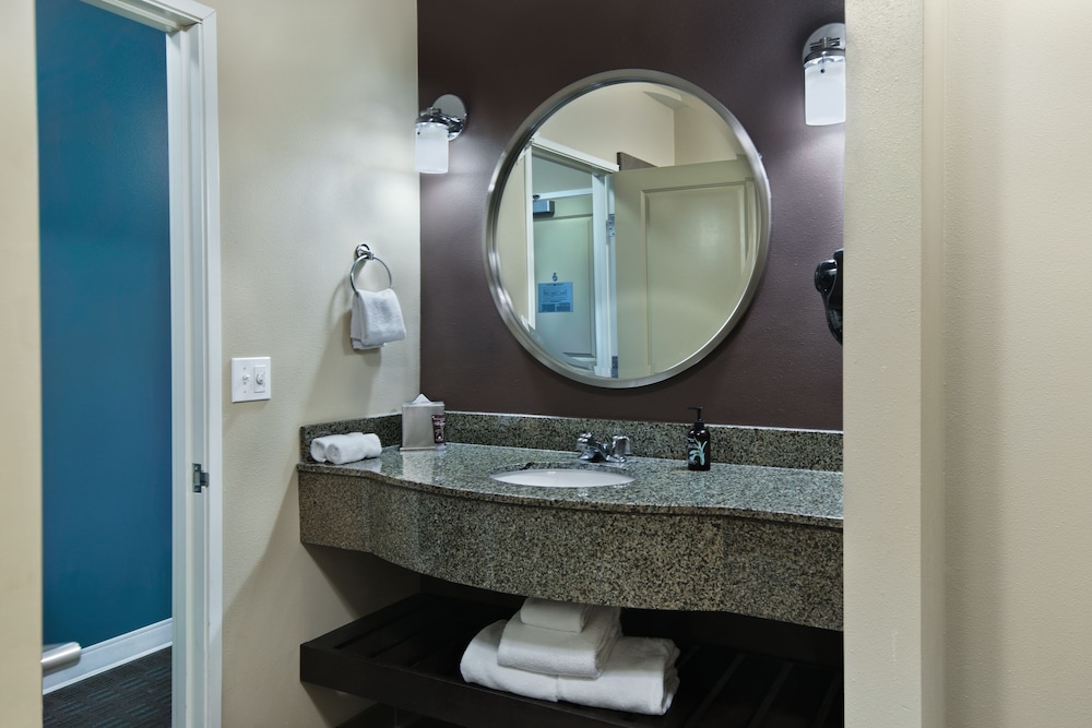 oxford suites silverdale