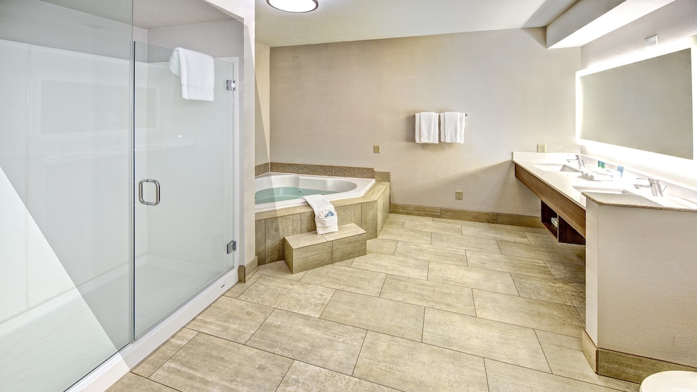 holiday inn express hotel and suites corsicana by ihg