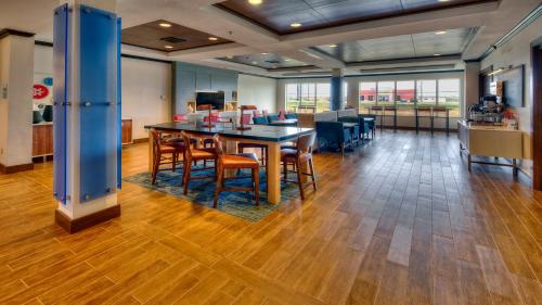 holiday inn express hotel and suites corsicana by ihg