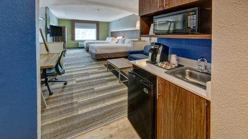holiday inn express hotel and suites corsicana by ihg