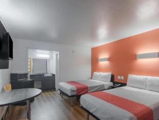 Motel 6 Paris, Tx,In The City Center,2 star