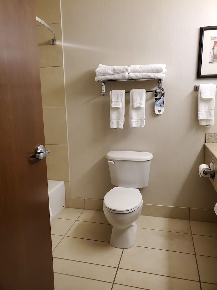 holiday inn express hotel and suites mankato east by ihg