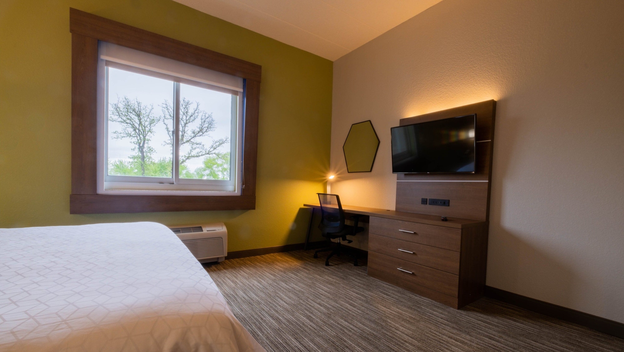holiday inn express hotel and suites mankato east by ihg
