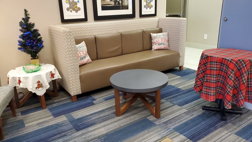 holiday inn express hotel and suites mankato east by ihg