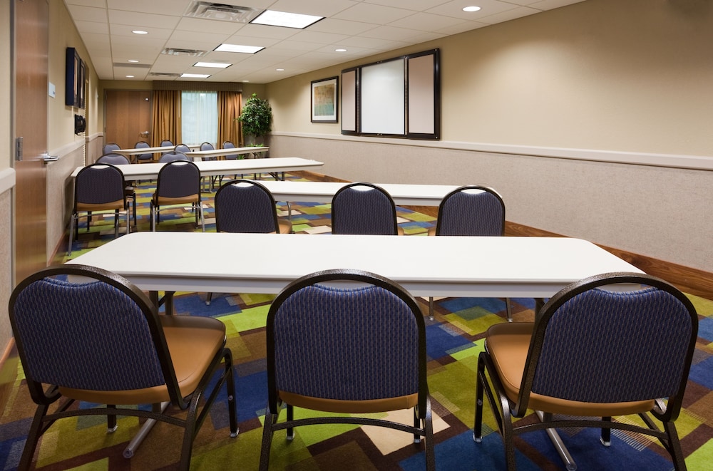 holiday inn express hotel and suites mankato east by ihg