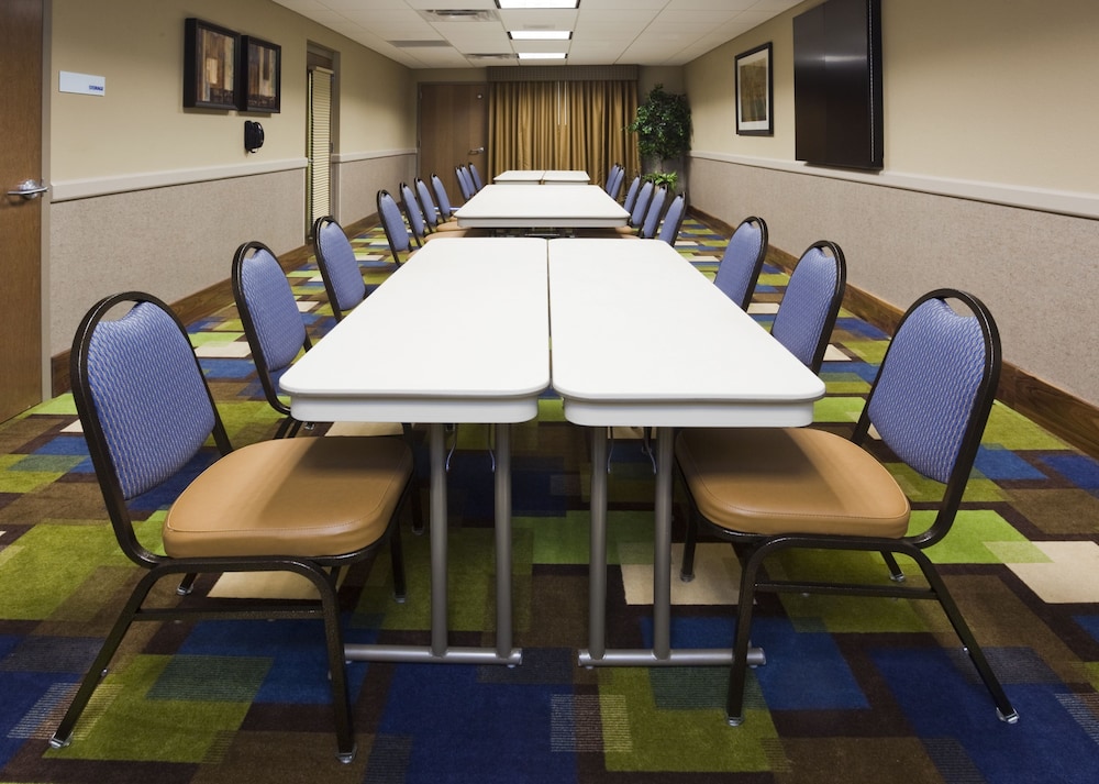 holiday inn express hotel and suites mankato east by ihg