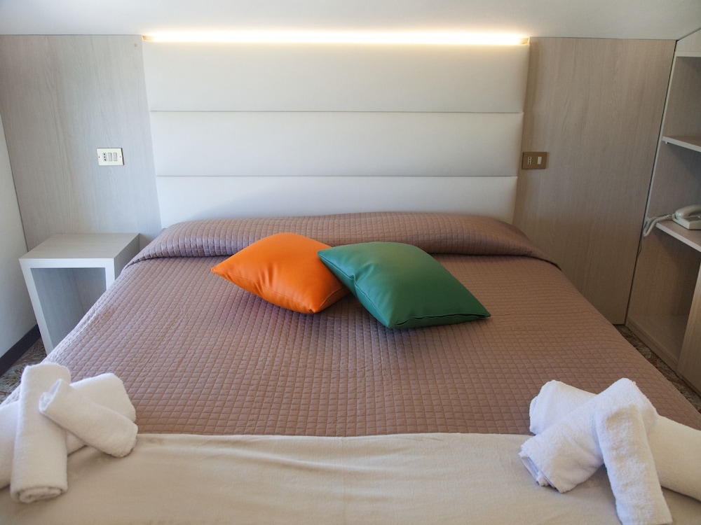 riviera mare beach life hotel