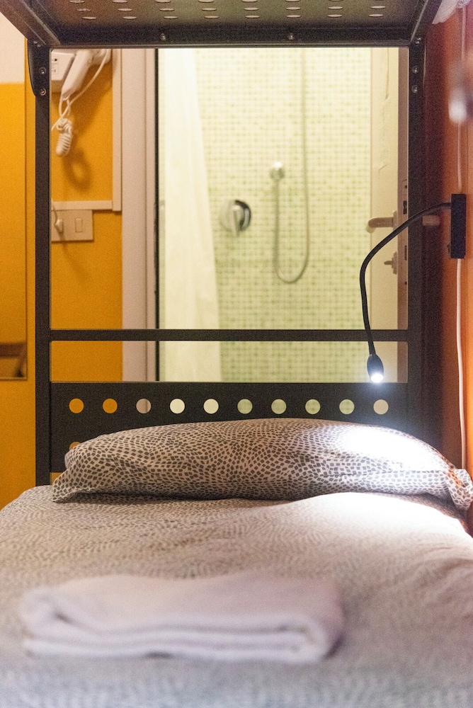 sunflower beach backpacker hostel