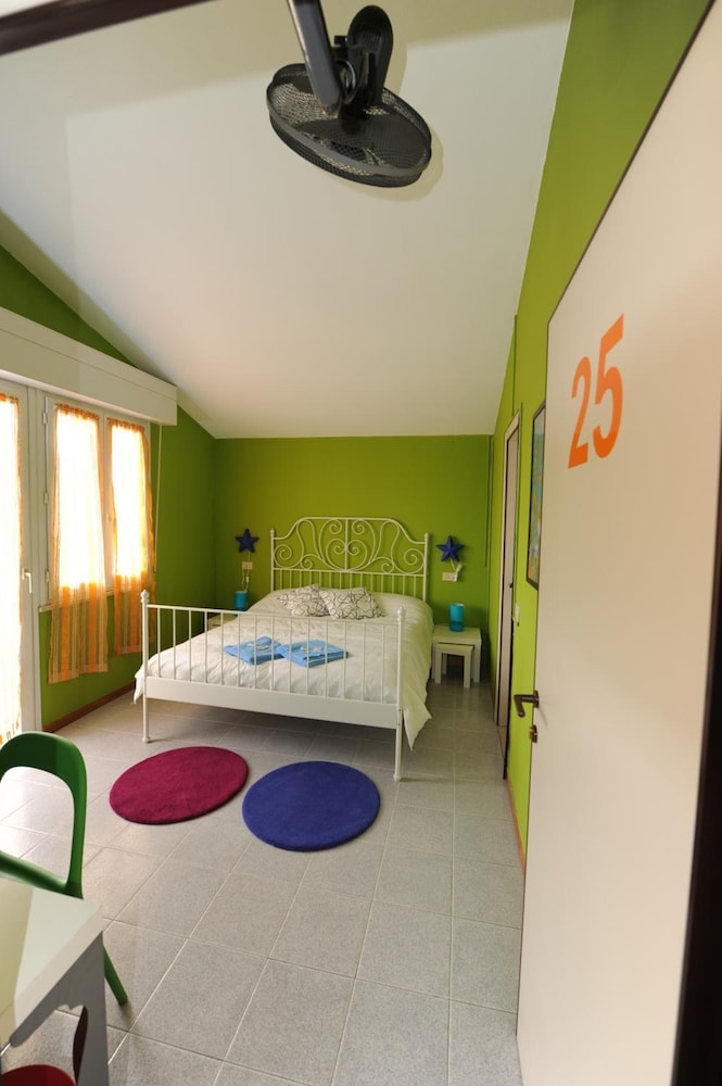 sunflower beach backpacker hostel