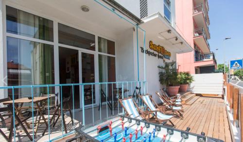 sunflower beach backpacker hostel
