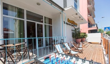 sunflower beach backpacker hostel