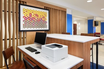 holiday inn express and suites seymour by ihg