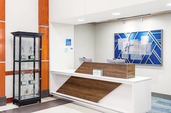 holiday inn express and suites columbus edinburgh by ihg