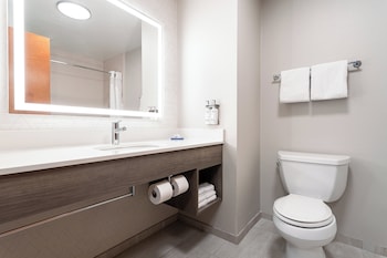 Holiday Inn Express And Suites Columbus Edinburgh By Ihg,Edinburgh>>Columbus,3 star