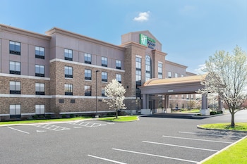 Holiday Inn Express And Suites Columbus Edinburgh By Ihg,Edinburgh>>Columbus,3 star