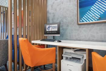 holiday inn express and suites columbus edinburgh by ihg