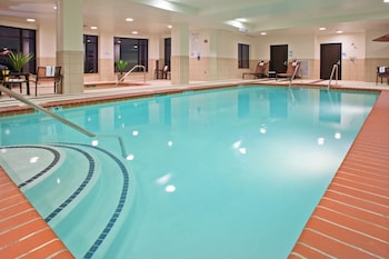 Holiday Inn Express And Suites Columbus Edinburgh By Ihg,Edinburgh>>Columbus,3 star
