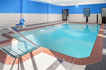 holiday inn express and suites columbus edinburgh by ihg