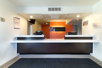 Motel 6 Capitol Heights, Md - Washington,Capitol Heights>>Baileys Crossroads,2 star
