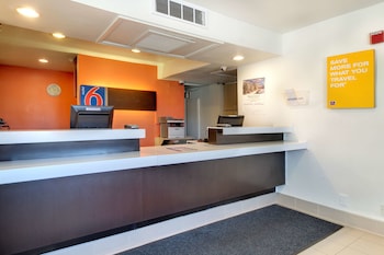 Motel 6 Capitol Heights, Md - Washington,Capitol Heights>>Baileys Crossroads,2 star