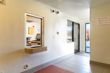 Motel 6 Capitol Heights, Md - Washington,Capitol Heights>>Baileys Crossroads,2 star