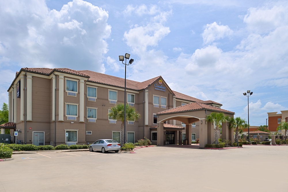 comfort inn and suites winnie