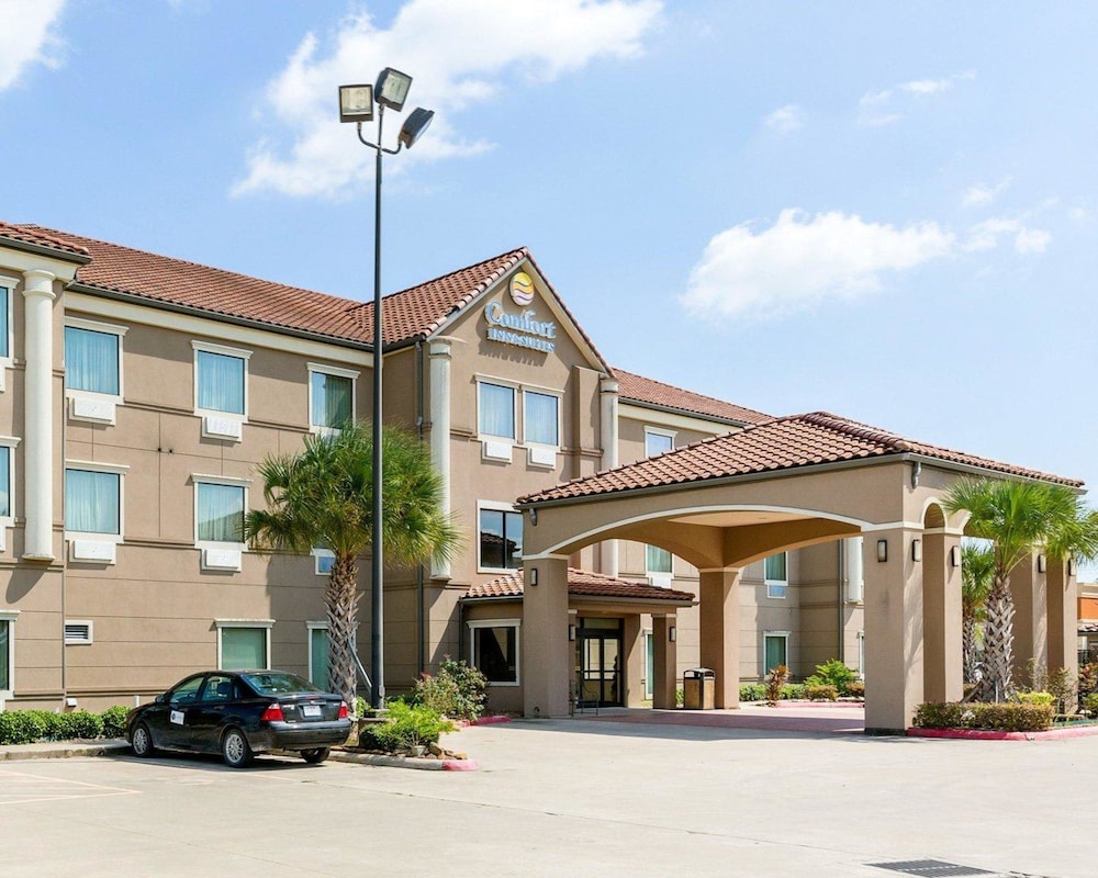 comfort inn and suites winnie