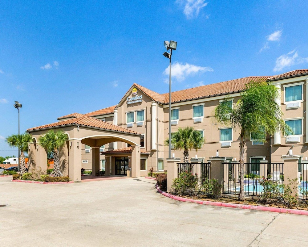 comfort inn and suites winnie
