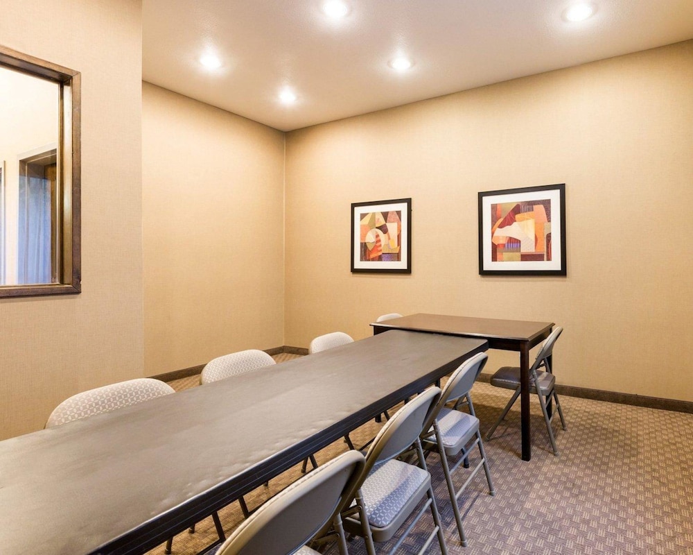 comfort inn and suites winnie