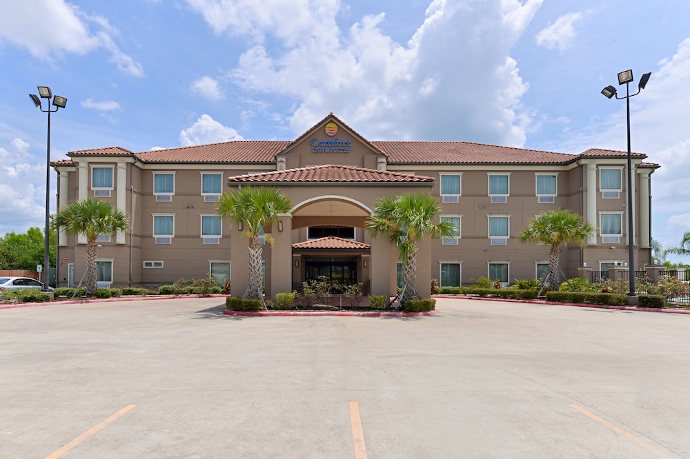 comfort inn and suites winnie