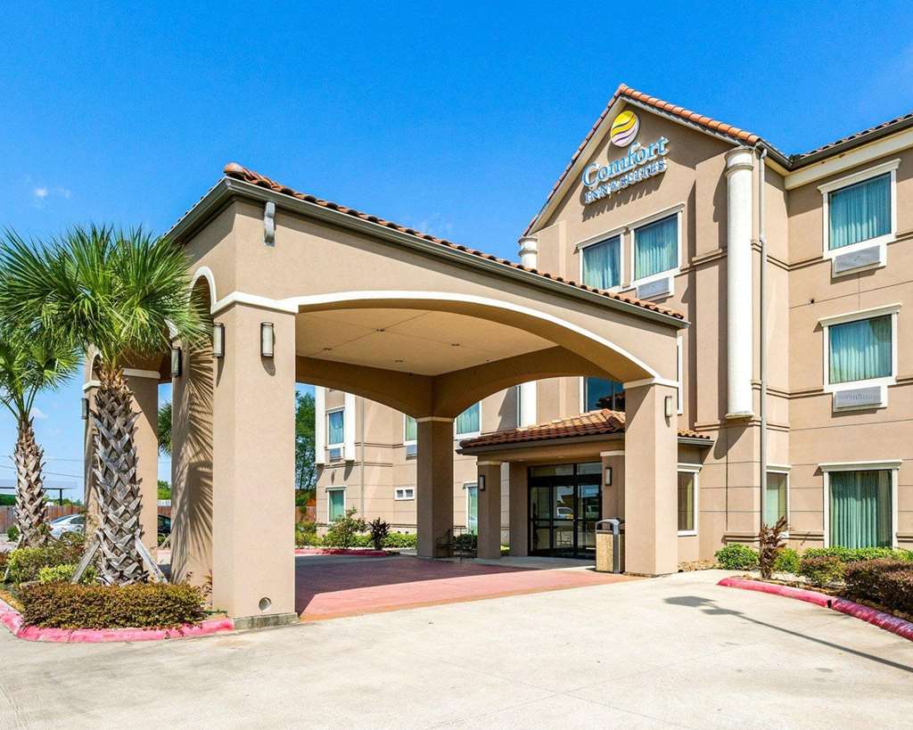 comfort inn and suites winnie