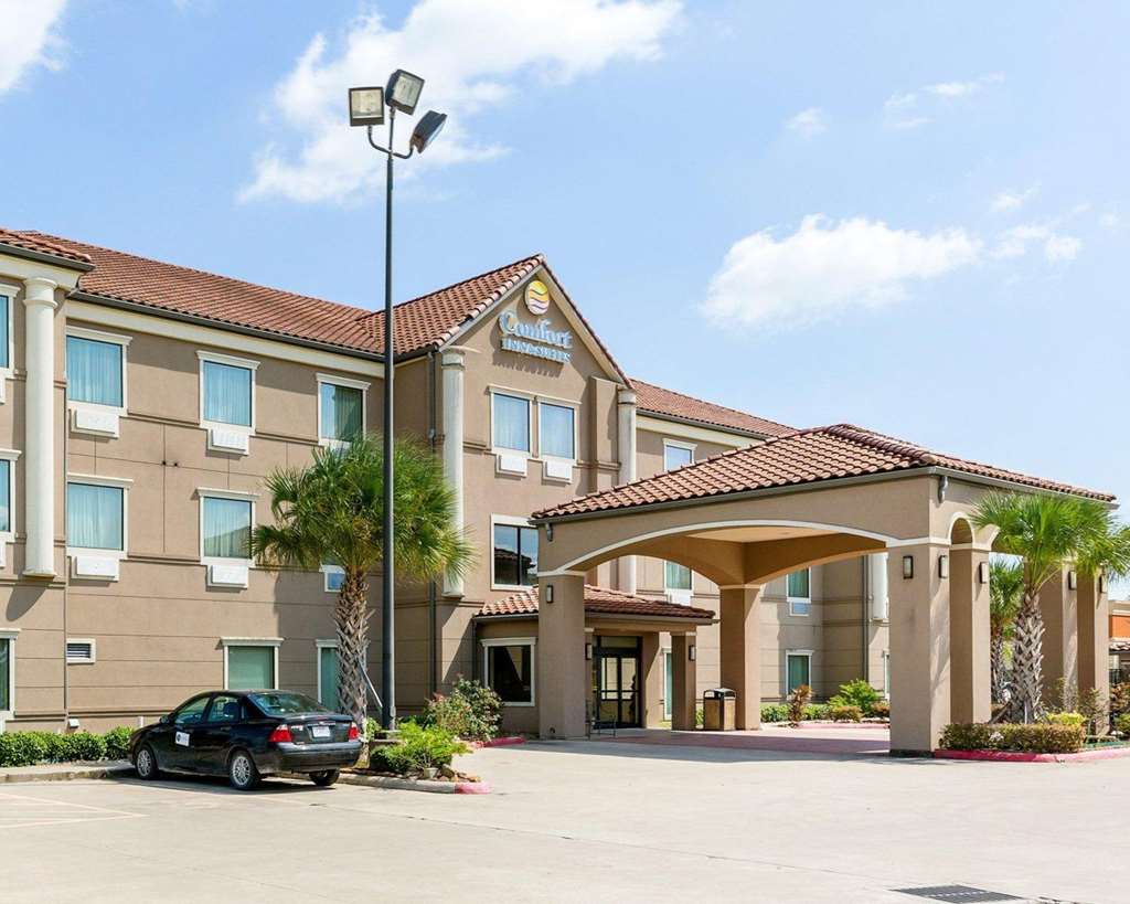comfort inn and suites winnie