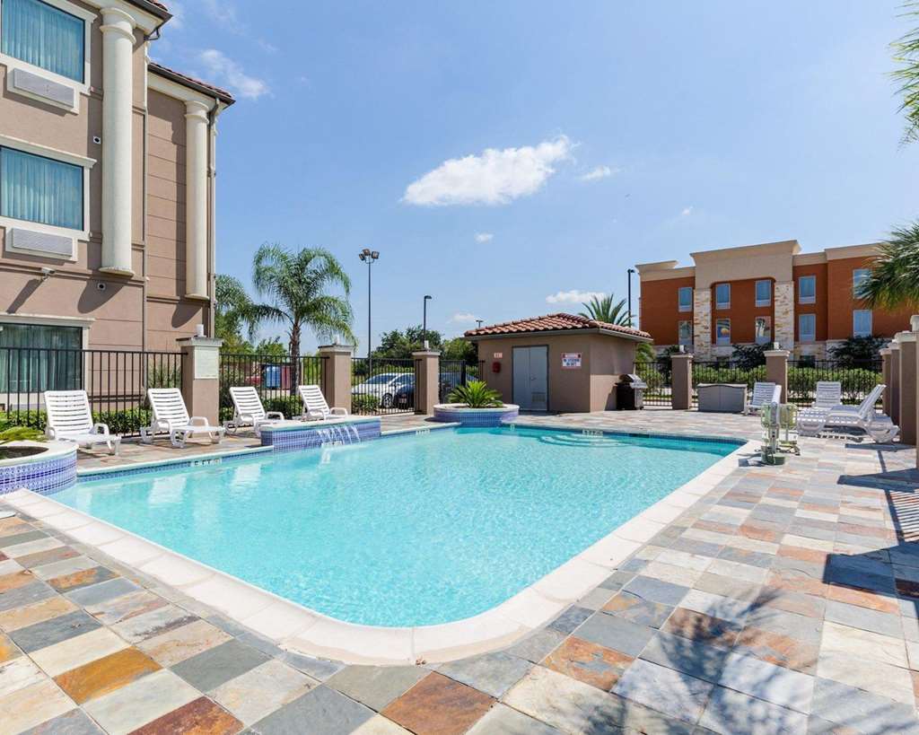 comfort inn and suites winnie