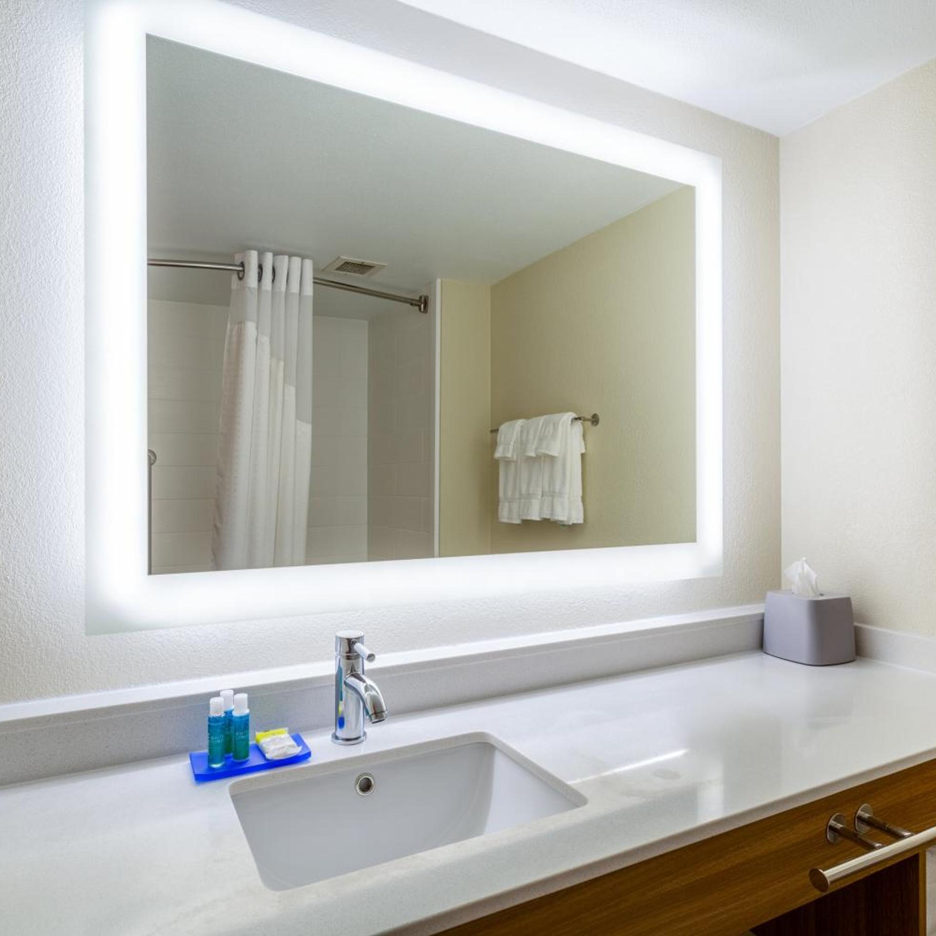 holiday inn express and suites cedar falls waterloo by ihg