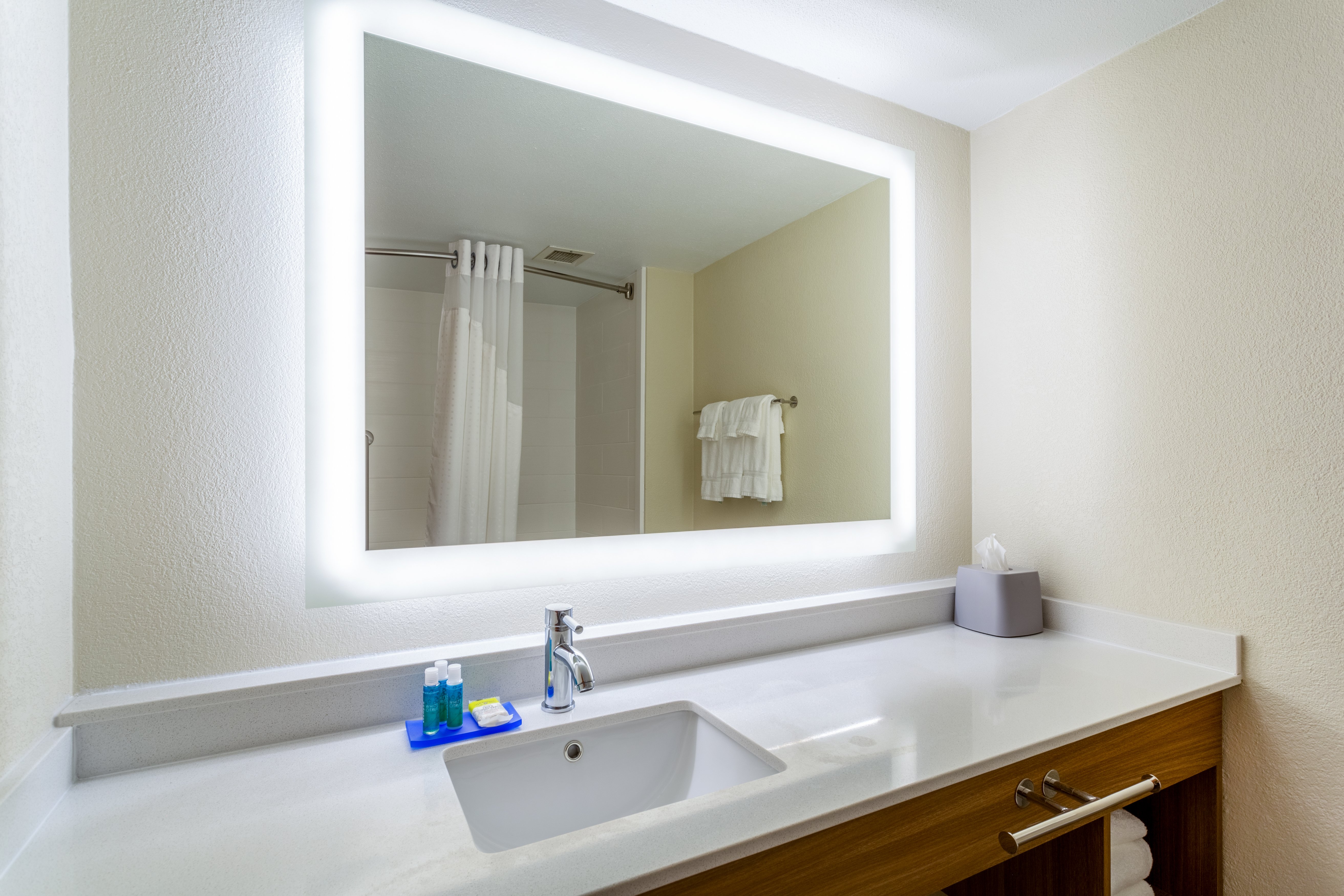 holiday inn express and suites cedar falls waterloo by ihg